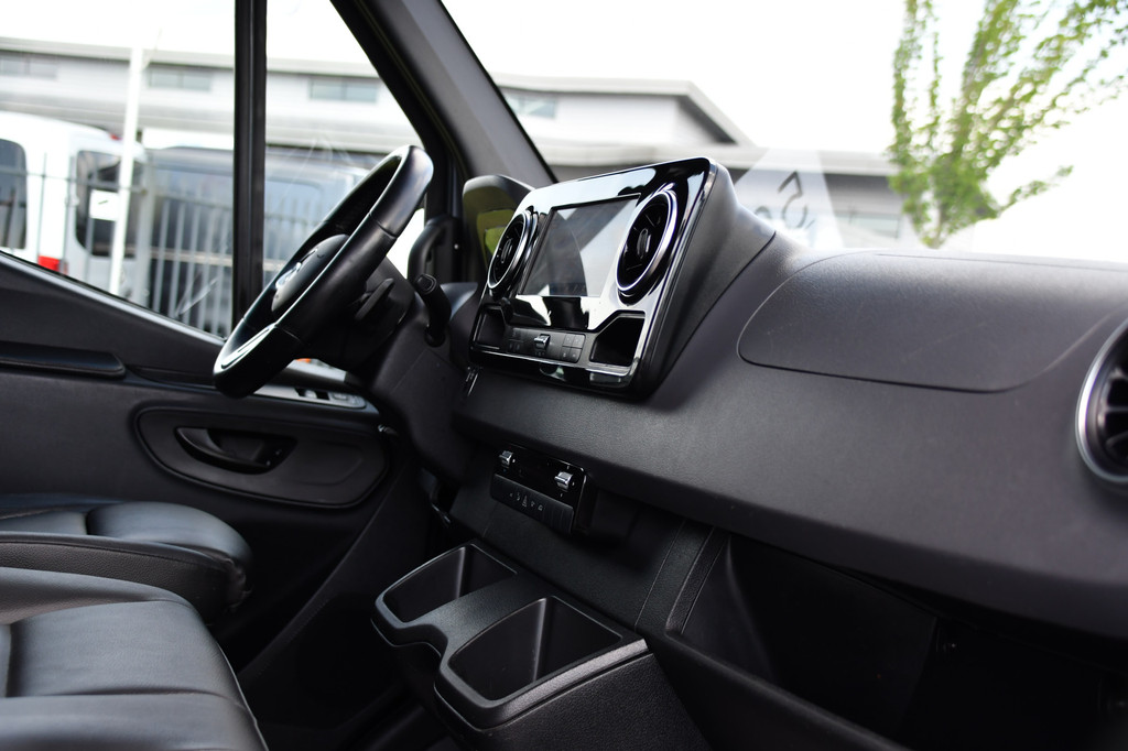 Mercedes-Benz Sprinter 519 V6 3.0 CDI L2H1 DC PB Edition N1, Cruise, Camera, Carplay, LED, 2 x Schuifdeur, 3500kg trekhaak, 10,5 Mbux, Leder, 18