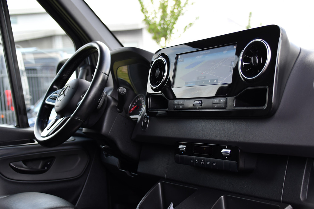 Mercedes-Benz Sprinter 519 V6 3.0 CDI L2H1 DC PB Edition N1, Cruise, Camera, Carplay, LED, 2 x Schuifdeur, 3500kg trekhaak, 10,5 Mbux, Leder, 19