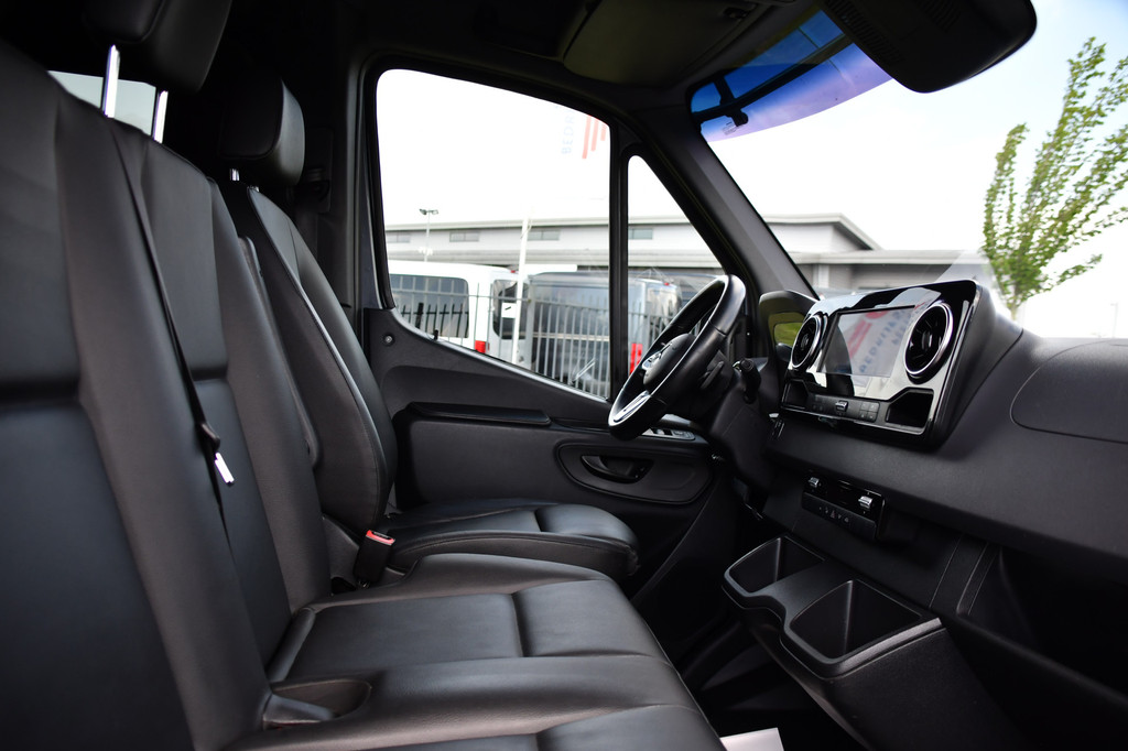 Mercedes-Benz Sprinter 519 V6 3.0 CDI L2H1 DC PB Edition N1, Cruise, Camera, Carplay, LED, 2 x Schuifdeur, 3500kg trekhaak, 10,5 Mbux, Leder, 21