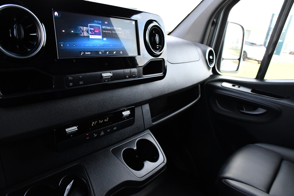 Mercedes-Benz Sprinter 519 V6 3.0 CDI L3H2 PB Edition Adaptieve Cruise, Camera, 10,5 Mbux, 3500kg Trekhaak, Carplay, LED, Leder, Stoelverwarming, 190pk, Uniek! 20