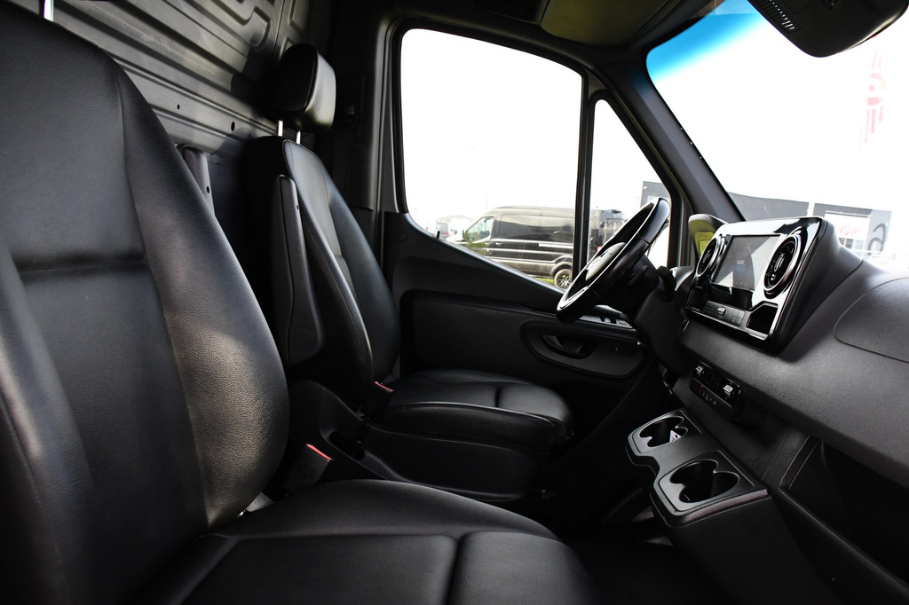 Mercedes-Benz Sprinter 519 V6 3.0 CDI L3H2 PB Edition Adaptieve Cruise, Camera, 10,5 Mbux, 3500kg Trekhaak, Carplay, LED, Leder, Stoelverwarming, 190pk, Uniek! 21