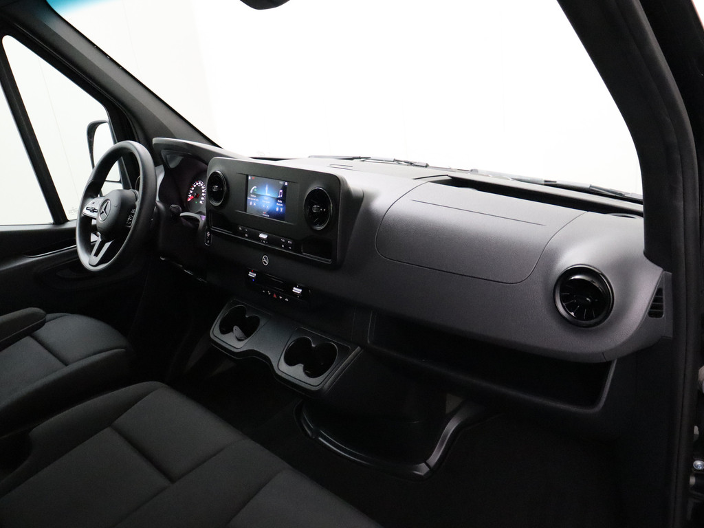 Mercedes-Benz Sprinter 9G-Tronic Automaat Black Edition L2H2 | Vanstep 3500Kg Trekhaak | Mbux Touchscreen | 3-Persoons 21