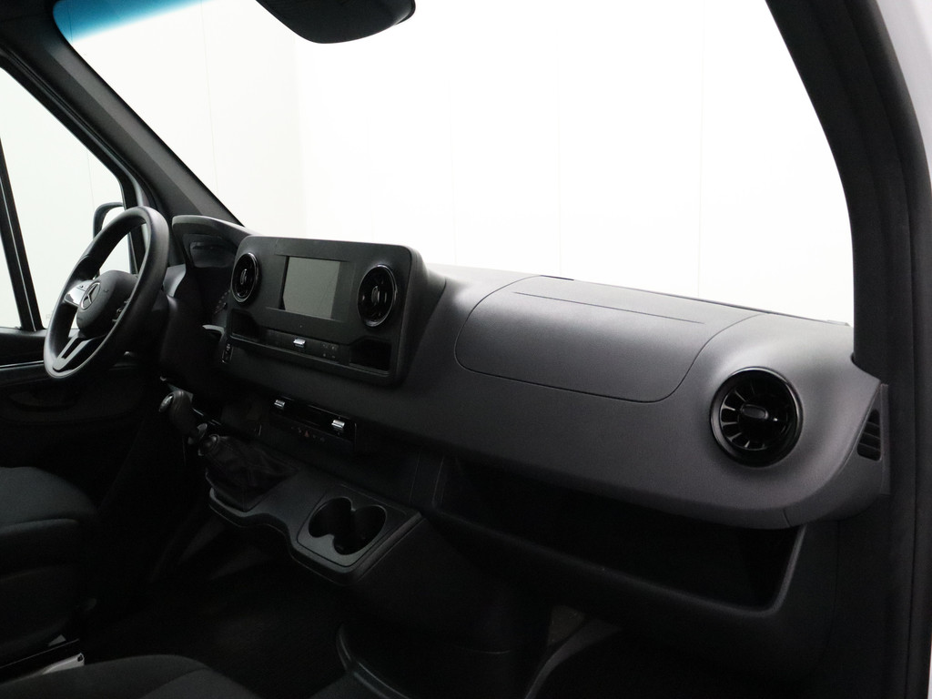 Mercedes-Benz Sprinter L2H2 | Werkplaats | Oprijplaat | Airco | Multimedia | Camera 21