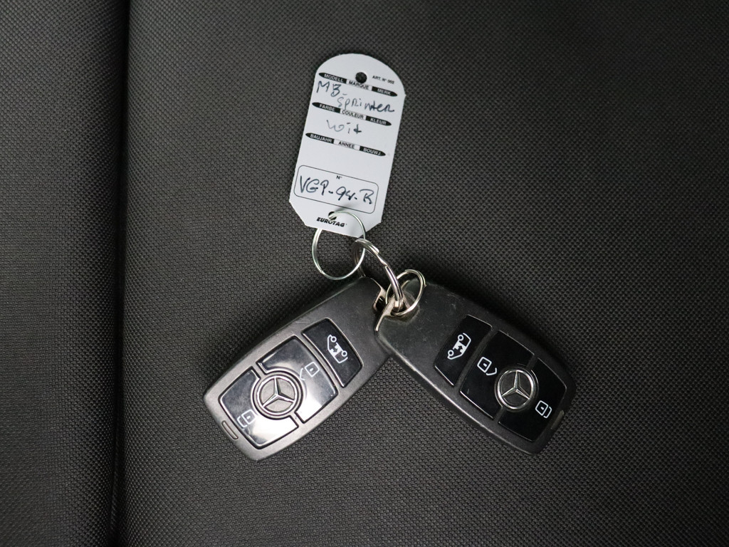 Mercedes-Benz Sprinter L2H2 | Werkplaats | Oprijplaat | Airco | Multimedia | Camera 8