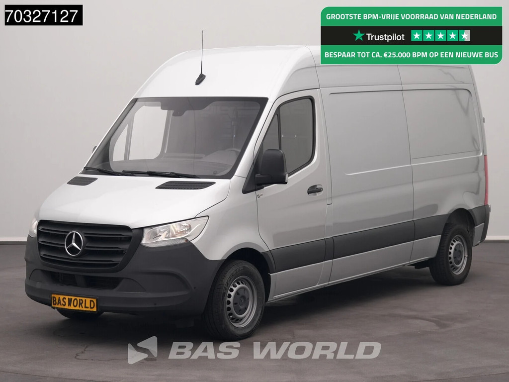 Mercedes-Benz Sprinter 215 CDI Automaat 150pk L2H2 MBUX Camera Airco Parkeersensoren CarPlay Euro6 L2 Airco