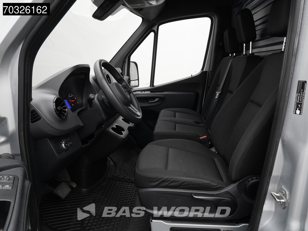 Mercedes-Benz Sprinter 215 CDI Automaat 150pk L2H2 MBUX Camera Airco Parkeersensoren CarPlay Euro6 L2 Airco 12