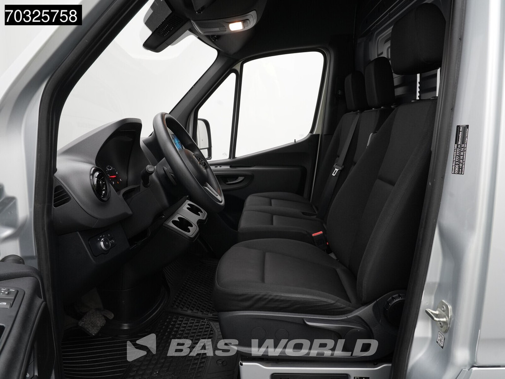 Mercedes-Benz Sprinter 215 CDI Automaat 150pk L2H2 MBUX Camera Airco Parkeersensoren CarPlay Euro6 L2 Airco 12