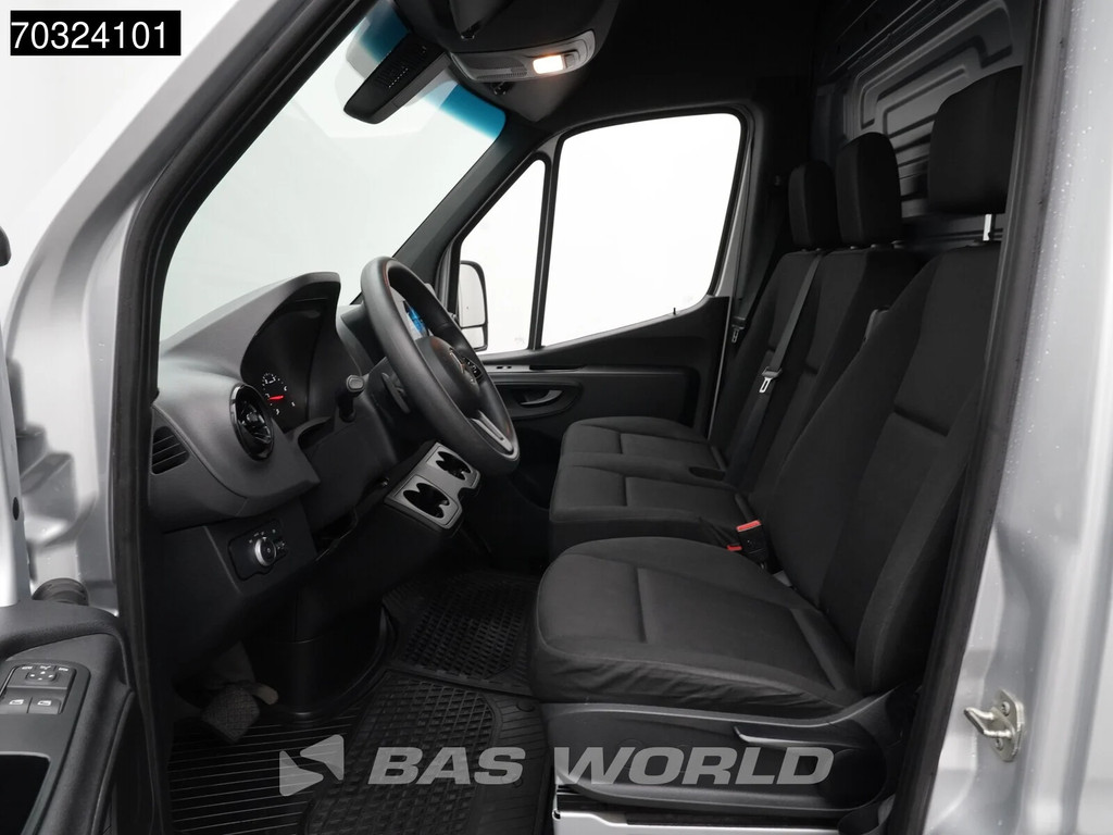 Mercedes-Benz Sprinter 215 CDI Automaat 150pk L2H2 MBUX Camera Airco Parkeersensoren CarPlay Euro6 L2 Airco 12
