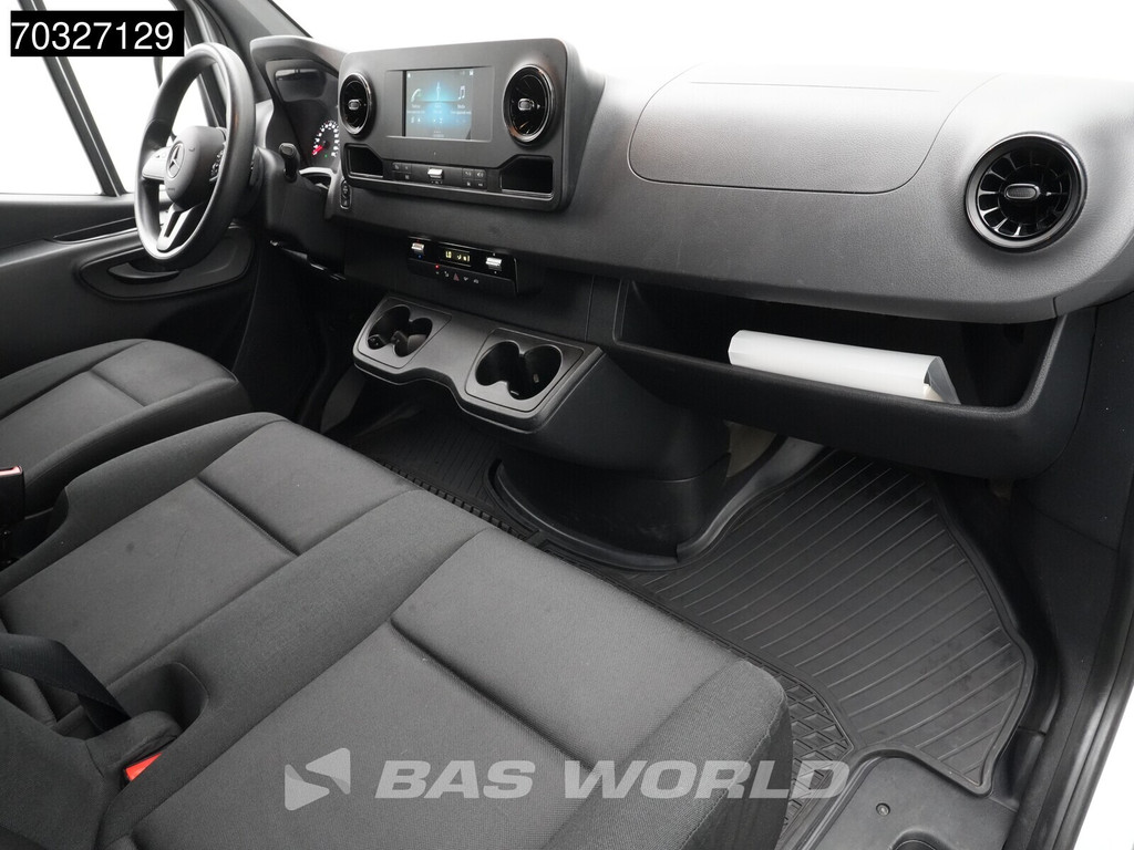Mercedes-Benz Sprinter 215 CDI Automaat 150pk L2H2 MBUX Camera Airco Parkeersensoren CarPlay Euro6 L2 Airco 12