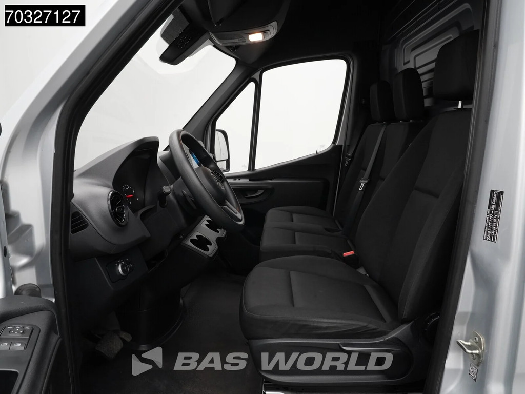 Mercedes-Benz Sprinter 215 CDI Automaat 150pk L2H2 MBUX Camera Airco Parkeersensoren CarPlay Euro6 L2 Airco 12