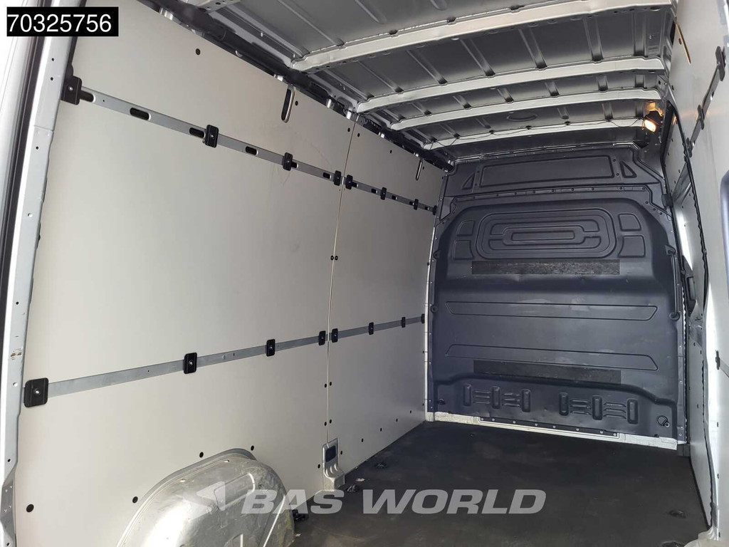 Mercedes-Benz Sprinter 215 CDI Automaat 150pk L2H2 MBUX Camera Airco Parkeersensoren CarPlay Euro6 L2 Airco 12
