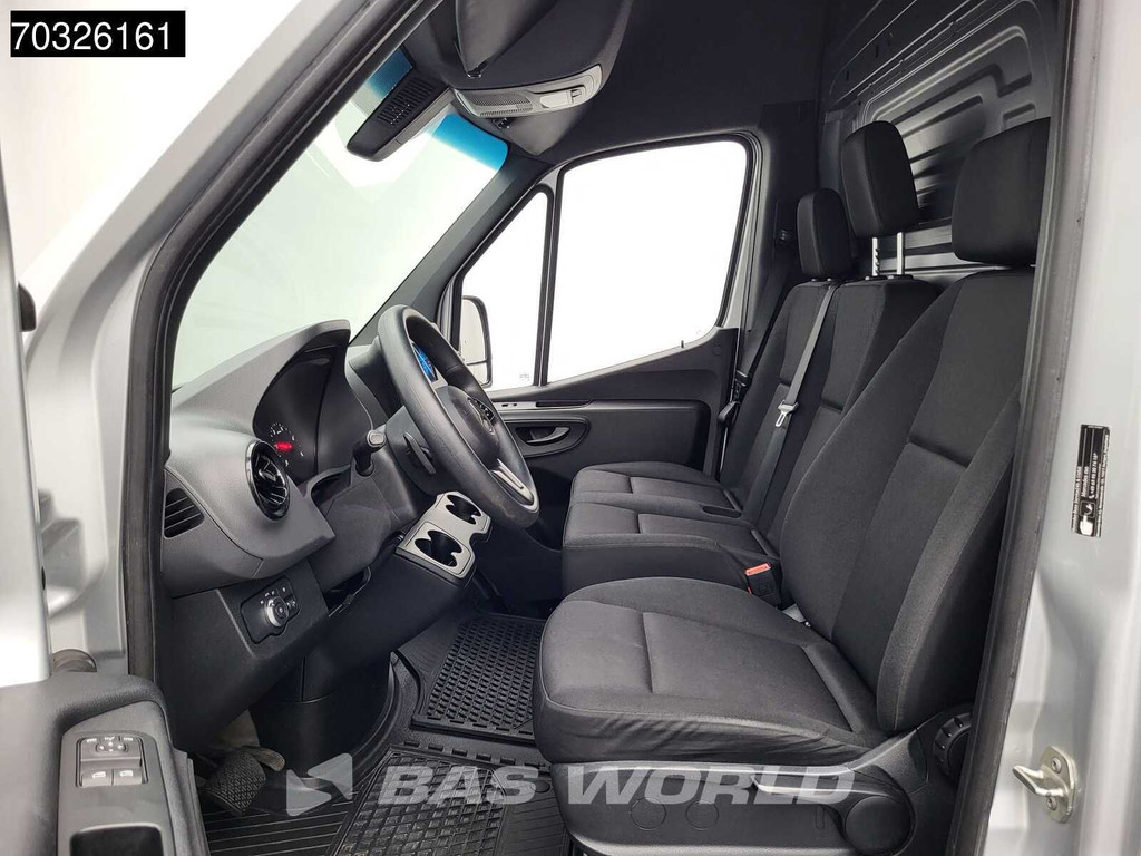 Mercedes-Benz Sprinter 215 CDI Automaat 150pk L2H2 MBUX Camera Airco Parkeersensoren CarPlay Euro6 L2 Airco 12