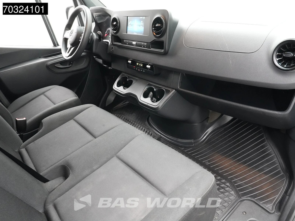 Mercedes-Benz Sprinter 215 CDI Automaat 150pk L2H2 MBUX Camera Airco Parkeersensoren CarPlay Euro6 L2 Airco 13
