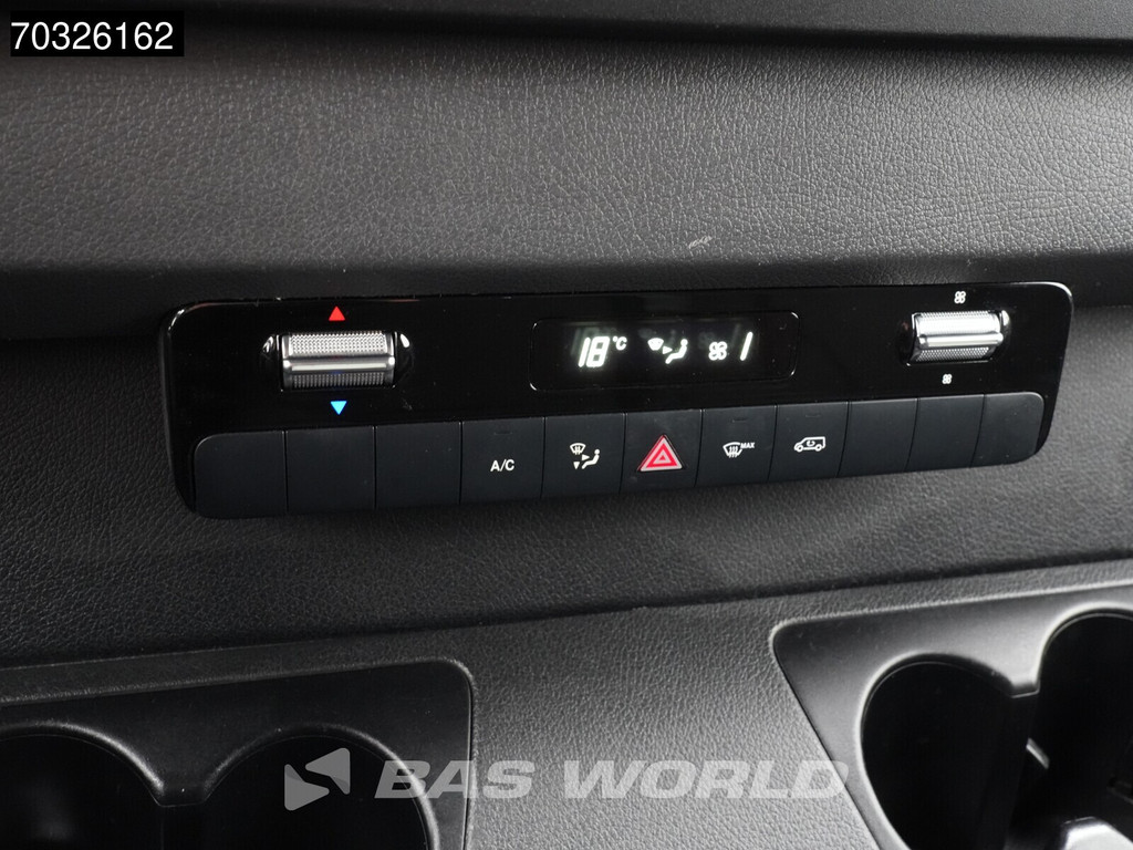 Mercedes-Benz Sprinter 215 CDI Automaat 150pk L2H2 MBUX Camera Airco Parkeersensoren CarPlay Euro6 L2 Airco 19