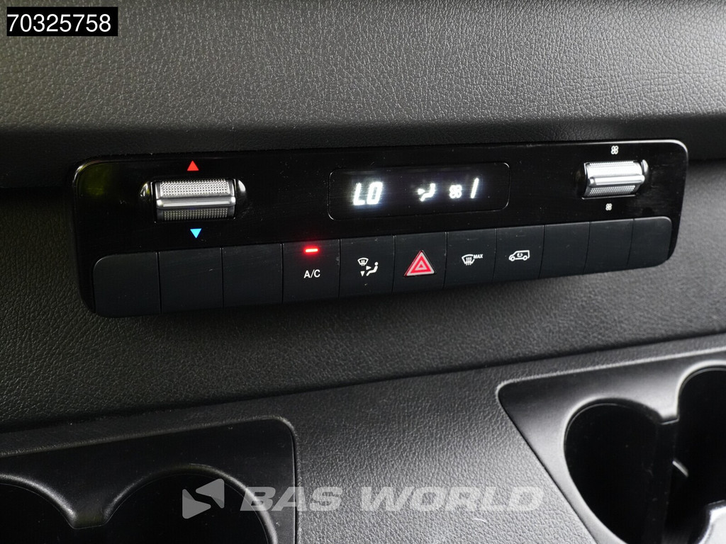 Mercedes-Benz Sprinter 215 CDI Automaat 150pk L2H2 MBUX Camera Airco Parkeersensoren CarPlay Euro6 L2 Airco 19