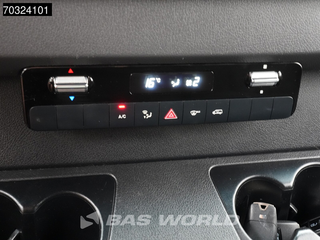 Mercedes-Benz Sprinter 215 CDI Automaat 150pk L2H2 MBUX Camera Airco Parkeersensoren CarPlay Euro6 L2 Airco 19