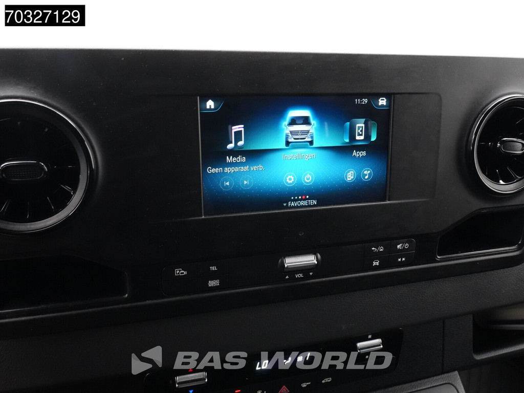 Mercedes-Benz Sprinter 215 CDI Automaat 150pk L2H2 MBUX Camera Airco Parkeersensoren CarPlay Euro6 L2 Airco 19