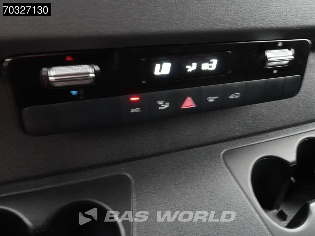 Mercedes-Benz Sprinter 215 CDI Automaat 150pk L2H2 MBUX Camera Airco Parkeersensoren CarPlay Euro6 L2 Airco 19