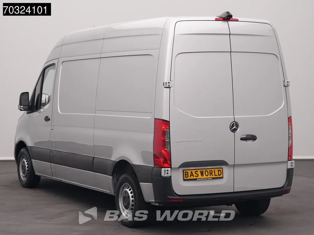 Mercedes-Benz Sprinter 215 CDI Automaat 150pk L2H2 MBUX Camera Airco Parkeersensoren CarPlay Euro6 L2 Airco 6
