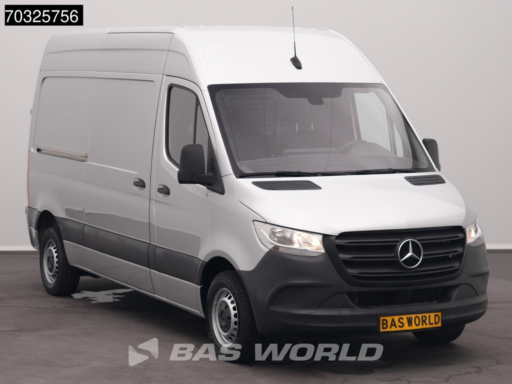 Mercedes-Benz Sprinter 215 CDI Automaat 150pk L2H2 MBUX Camera Airco Parkeersensoren CarPlay Euro6 L2 Airco 6