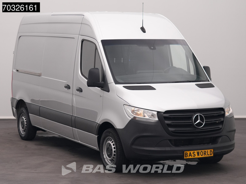 Mercedes-Benz Sprinter 215 CDI Automaat 150pk L2H2 MBUX Camera Airco Parkeersensoren CarPlay Euro6 L2 Airco 6