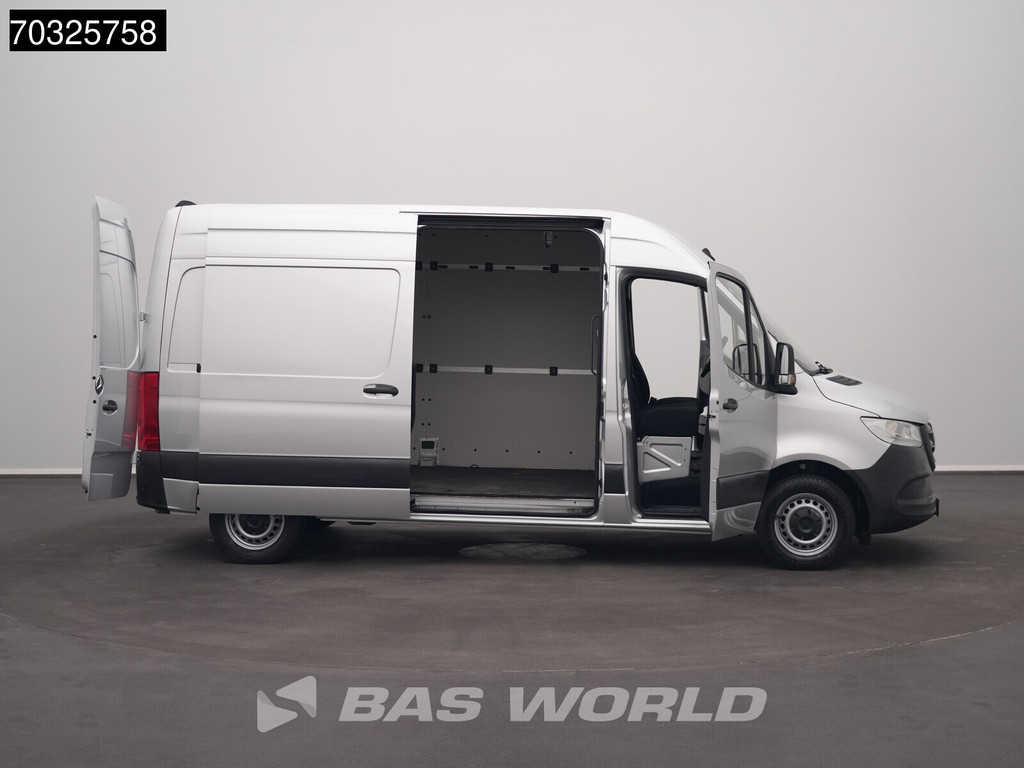 Mercedes-Benz Sprinter 215 CDI Automaat 150pk L2H2 MBUX Camera Airco Parkeersensoren CarPlay Euro6 L2 Airco 7