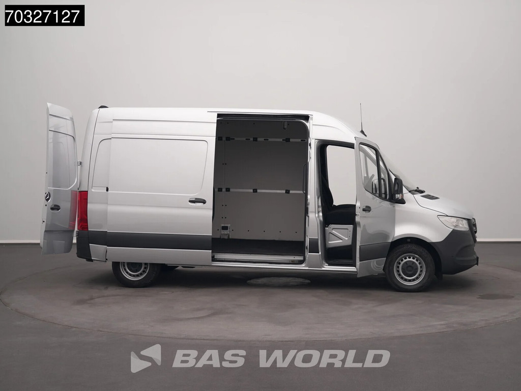 Mercedes-Benz Sprinter 215 CDI Automaat 150pk L2H2 MBUX Camera Airco Parkeersensoren CarPlay Euro6 L2 Airco 7