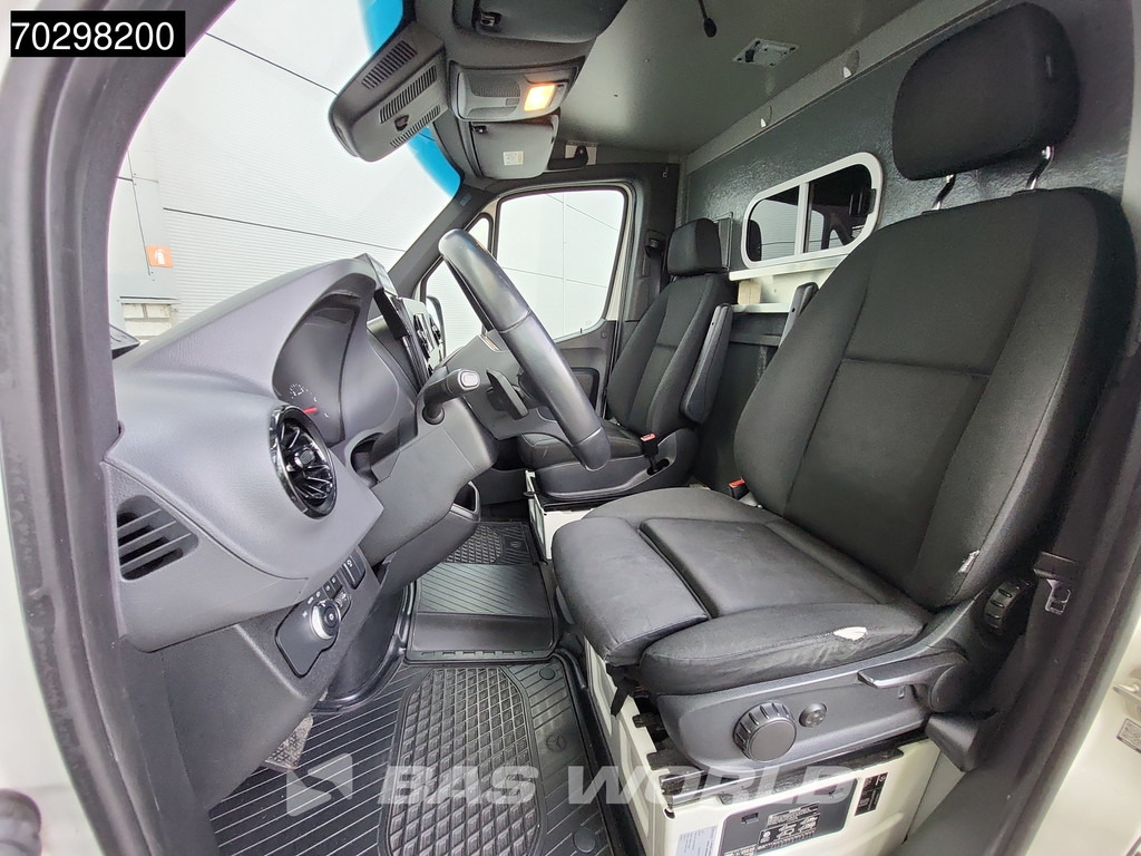 Mercedes-Benz Sprinter 316 CDI Ambulance Brancard Automaat Ziekenwagen Airco Cruise Camera Parkeersensoren Standkachel Euro6 Rettungswagen Krankenwagen 10m3 Airco Cruise control 16