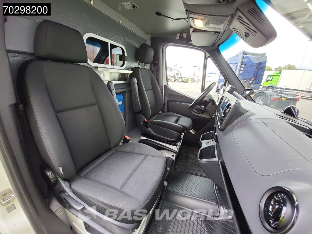 Mercedes-Benz Sprinter 316 CDI Ambulance Brancard Automaat Ziekenwagen Airco Cruise Camera Parkeersensoren Standkachel Euro6 Rettungswagen Krankenwagen 10m3 Airco Cruise control 18