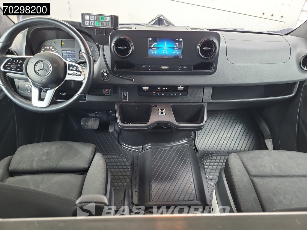 Mercedes-Benz Sprinter 316 CDI Ambulance Brancard Automaat Ziekenwagen Airco Cruise Camera Parkeersensoren Standkachel Euro6 Rettungswagen Krankenwagen 10m3 Airco Cruise control 19