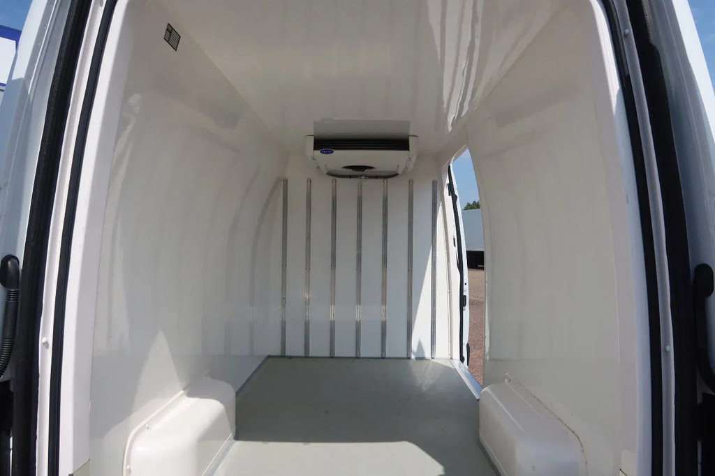 Mercedes-Benz Sprinter 317 Koel/Vries L2/H2 220 Volt stekker 17