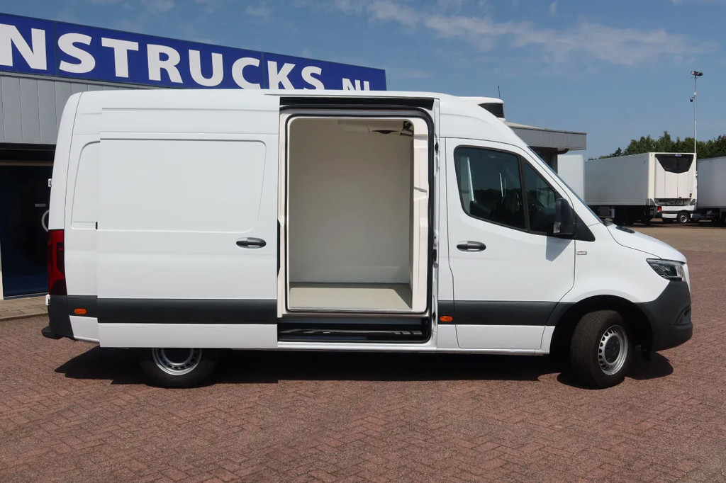 Mercedes-Benz Sprinter 317 Koel/Vries L2/H2 220 Volt stekker 18