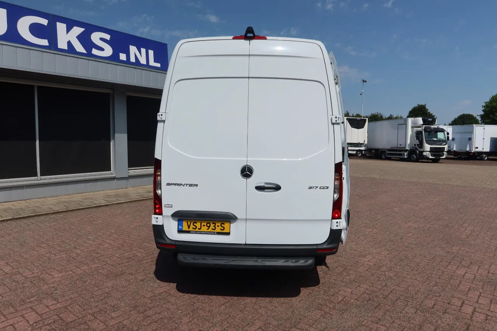 Mercedes-Benz Sprinter 317 Koel/Vries L2/H2 220 Volt stekker 20