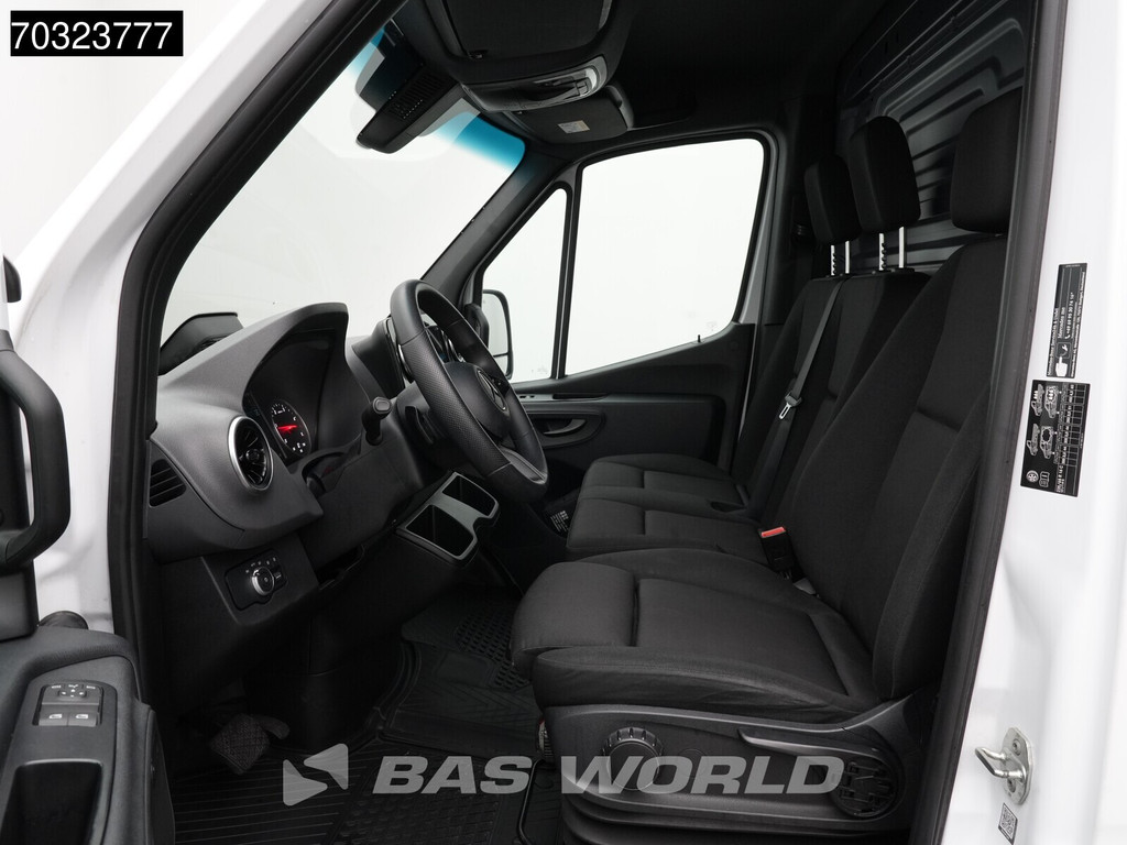 Mercedes-Benz Sprinter 317 CDI 2025-Model Automaat L2H2 170PK LED Xenon Navi Airco Cruise Camera MBUX CarPlay Parkeersensoren Stoelverwarming Euro6 L2 Airco Cruise control 12