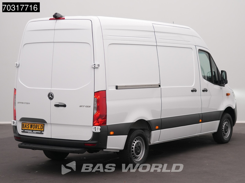 Mercedes-Benz Sprinter 317 CDI 2025 Model Automaat L2H2 170PK LED Xenon Navi Airco Cruise Camera 10inch MBUX CarPlay Parkeersensoren v+a Stoelverwarming Euro6 L2 Airco Cruise control 2
