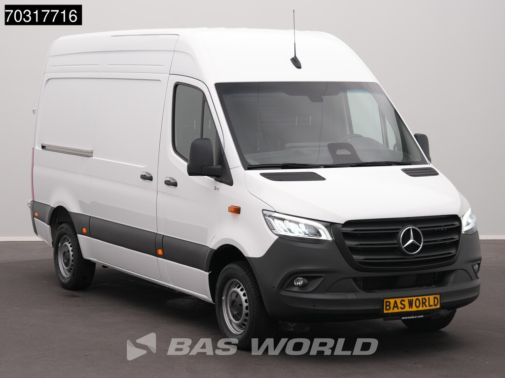 Mercedes-Benz Sprinter 317 CDI 2025 Model Automaat L2H2 170PK LED Xenon Navi Airco Cruise Camera 10inch MBUX CarPlay Parkeersensoren v+a Stoelverwarming Euro6 L2 Airco Cruise control 7