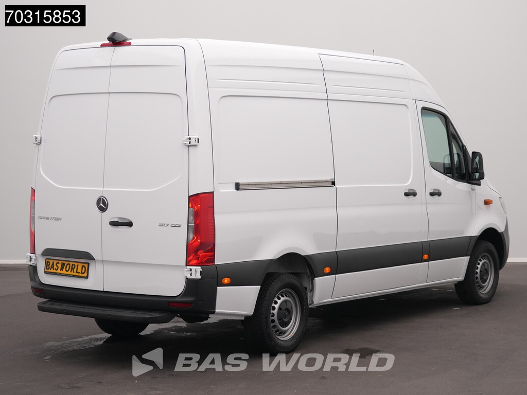 Mercedes-Benz Sprinter 317 CDI Automaat 2025 Model L2H2 170PK LED Navi Airco Cruise Camera 10inch MBUX CarPlay Parkeersensoren Stoelverwarming Euro6 L2 Airco Cruise control 2