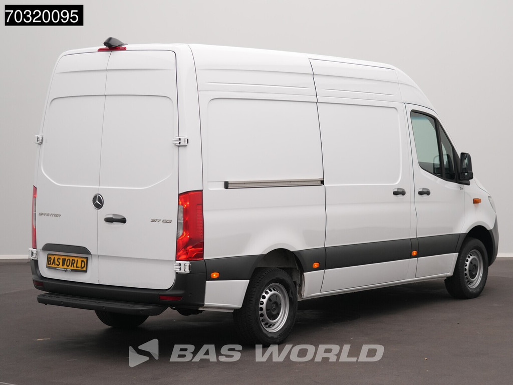 Mercedes-Benz Sprinter 317 CDI Automaat 2025 Model L2H2 Navi LED Airco Cruise Camera Parkeersensoren 10inch MBUX CarPlay Stoelverwarming Euro6 L2 Airco Cruise control 7