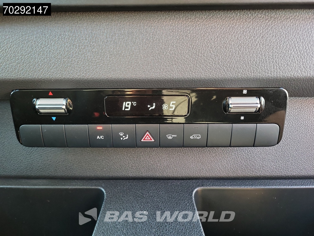 Mercedes-Benz Sprinter 317 CDI Automaat L3H2 3,5t Trekhaak 170PK Navi Airco Cruise Camera Parkeersensoren MBUX CarPlay Euro6 L3 15m3 Airco Trekhaak Cruise control 17