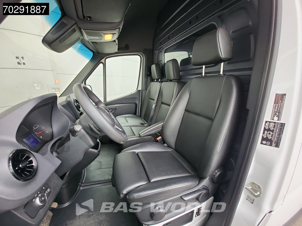 Mercedes-Benz Sprinter 317 CDI Automaat L3H2 Airco Cruise Camera Parkeersensoren MBUX CarPlay Euro6 L3 Maxi 15m3 Airco 12