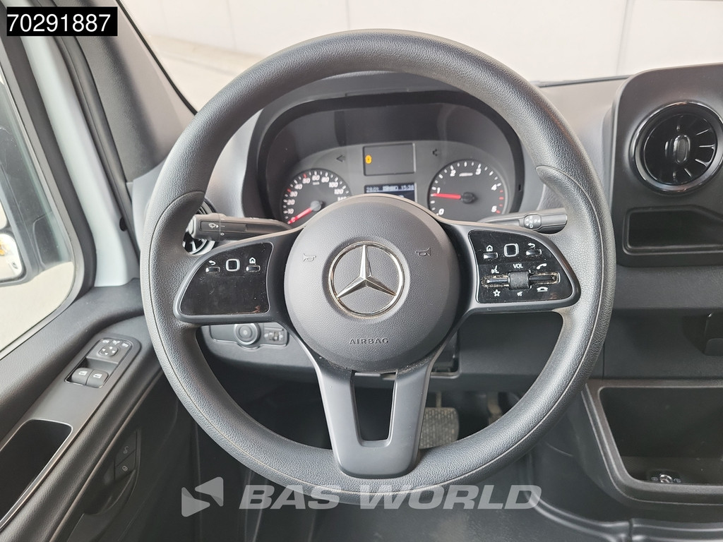 Mercedes-Benz Sprinter 317 CDI Automaat L3H2 Airco Cruise Camera Parkeersensoren MBUX CarPlay Euro6 L3 Maxi 15m3 Airco 17