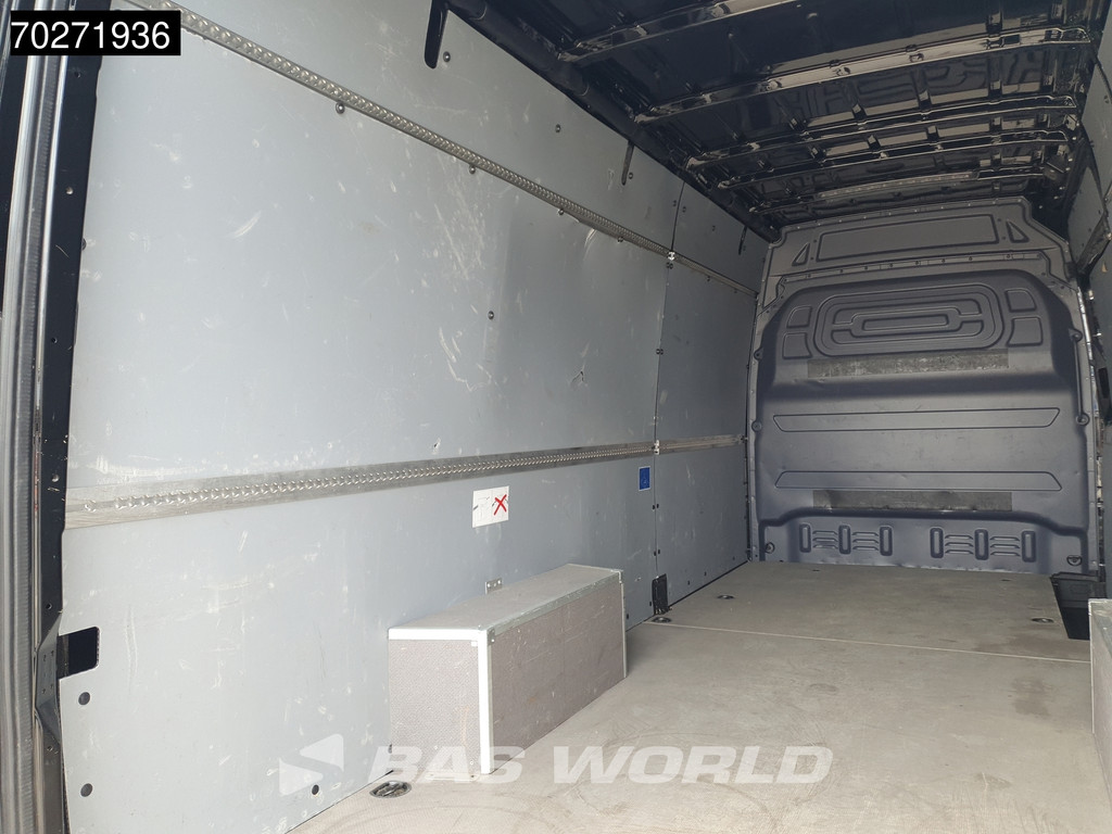Mercedes-Benz Sprinter 317 CDI Automaat L3H2 Black Edition 3500KG Trekhaak Airco Camera Parkeersensoren MBUX CarPlay Euro6 L3 15m3 Airco Trekhaak 9