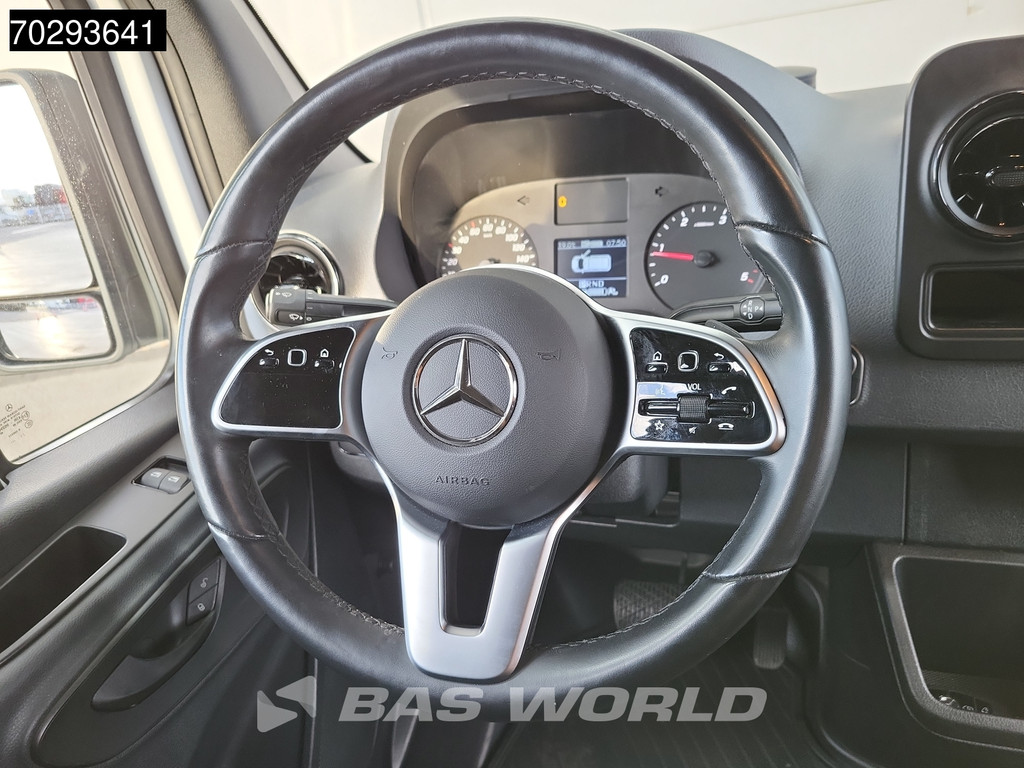 Mercedes-Benz Sprinter 317 CDI Automaat L3H2 Trekhaak Airco Camera MBUX CarPlay Euro6 L3 15m3 Airco Trekhaak 17