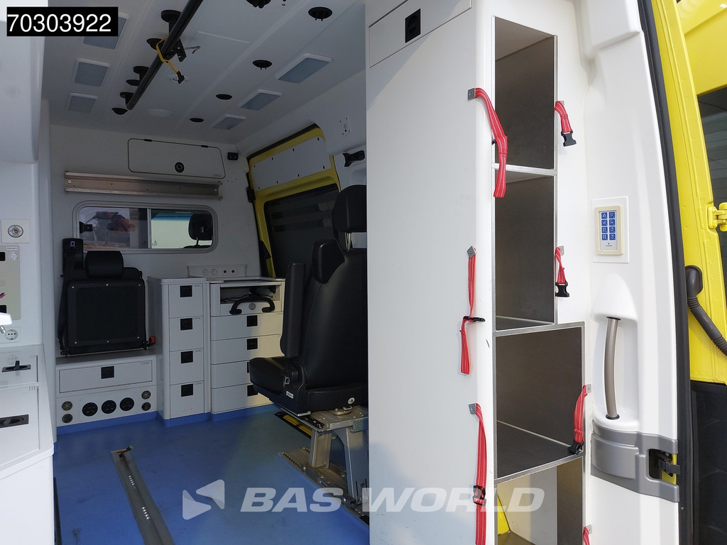 Mercedes-Benz Sprinter 319 CDI 3.0L V6 Ambulance 190PK L2H2 LED Airco Cruise Camera MBUX CarPlay Euro6 Krankenwagen Rettungswagen L2 8m3 Airco Cruise control 12