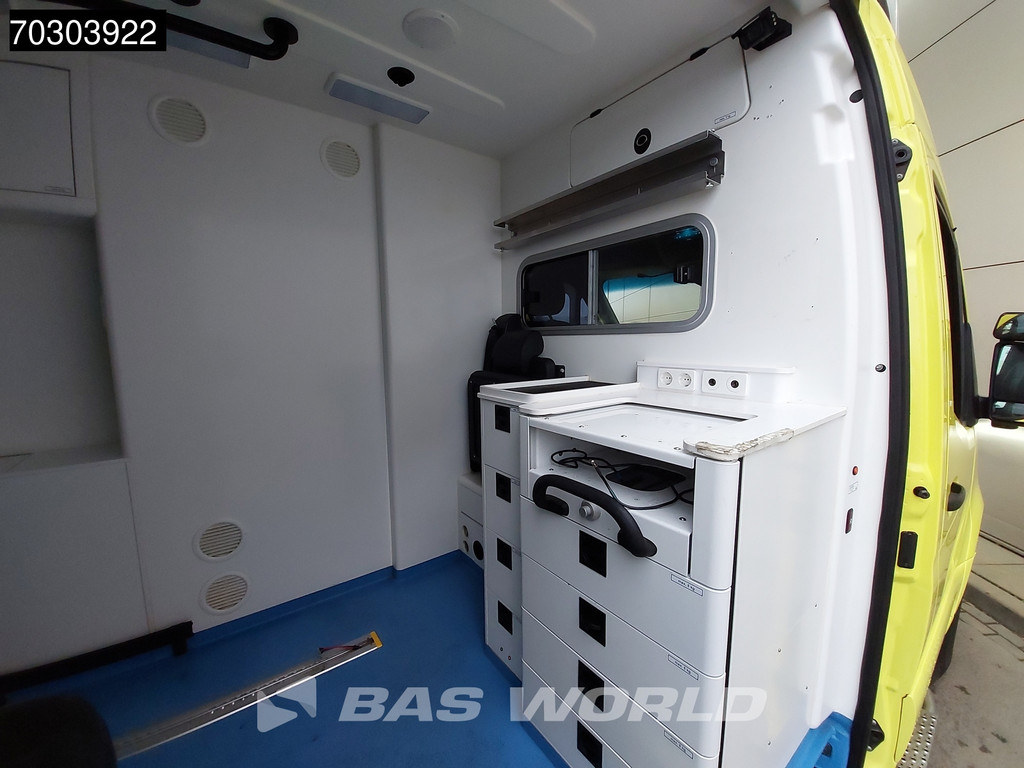 Mercedes-Benz Sprinter 319 CDI 3.0L V6 Ambulance 190PK L2H2 LED Airco Cruise Camera MBUX CarPlay Euro6 Krankenwagen Rettungswagen L2 8m3 Airco Cruise control 16