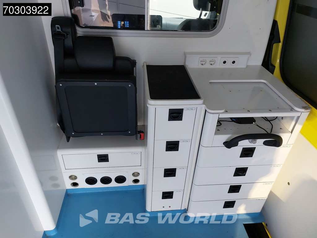 Mercedes-Benz Sprinter 319 CDI 3.0L V6 Ambulance 190PK L2H2 LED Airco Cruise Camera MBUX CarPlay Euro6 Krankenwagen Rettungswagen L2 8m3 Airco Cruise control 18