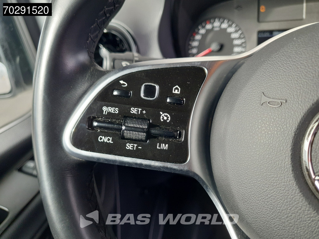 Mercedes-Benz Sprinter 319 CDI Automaat 190PK L3H2 Airco Cruise Camera Parkeersensoren MBUX CarPlay Euro6 L3 15m3 Airco Cruise control 17