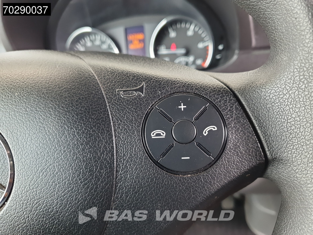 Mercedes-Benz Sprinter 319 CDI Automaat 3.0 V6 L2H2 3500kg trekhaak Navi Camera Airco Cruise L2 12m3 Airco Trekhaak Cruise control 19