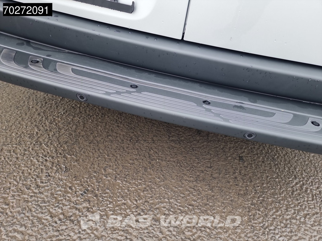 Mercedes-Benz Sprinter 319 CDI Automaat VIP Personenvervoer Taxi TV Webasto klima Kombi Tourer Navi LED Airco Cruise control 17