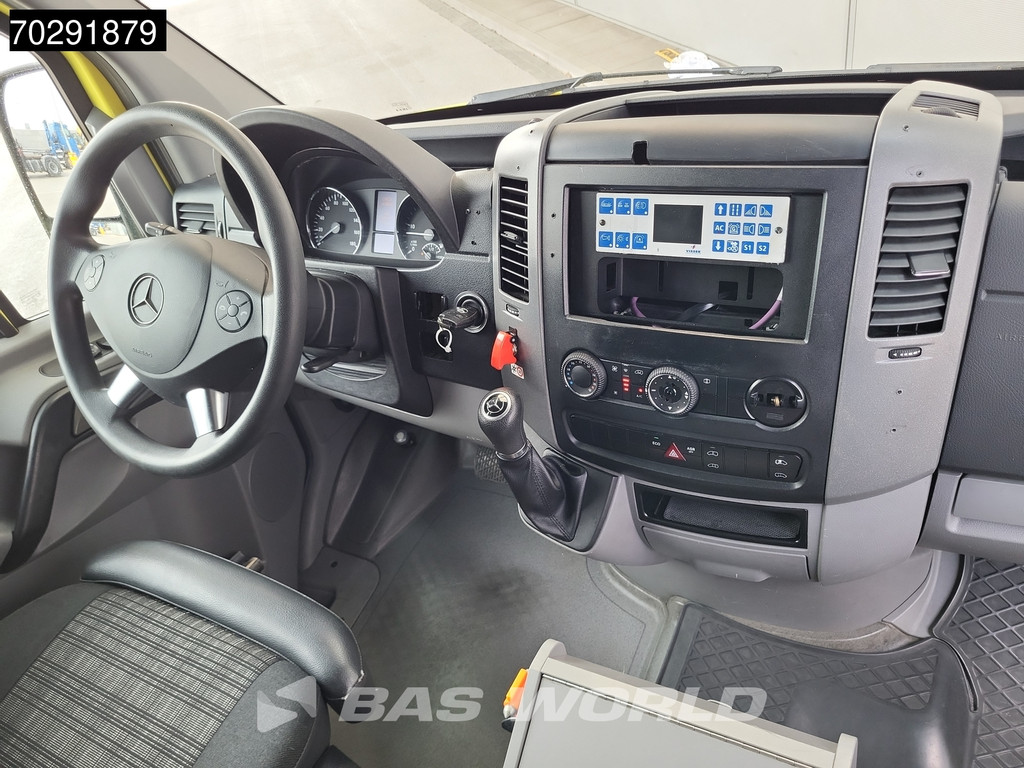 Mercedes-Benz Sprinter 319 CDI Marge! 3.0L V6 Automaat 2x Schuifdeur Airco Cruise Euro6 Krankenwagen Rettungswagen 8m3 Airco Cruise control 18